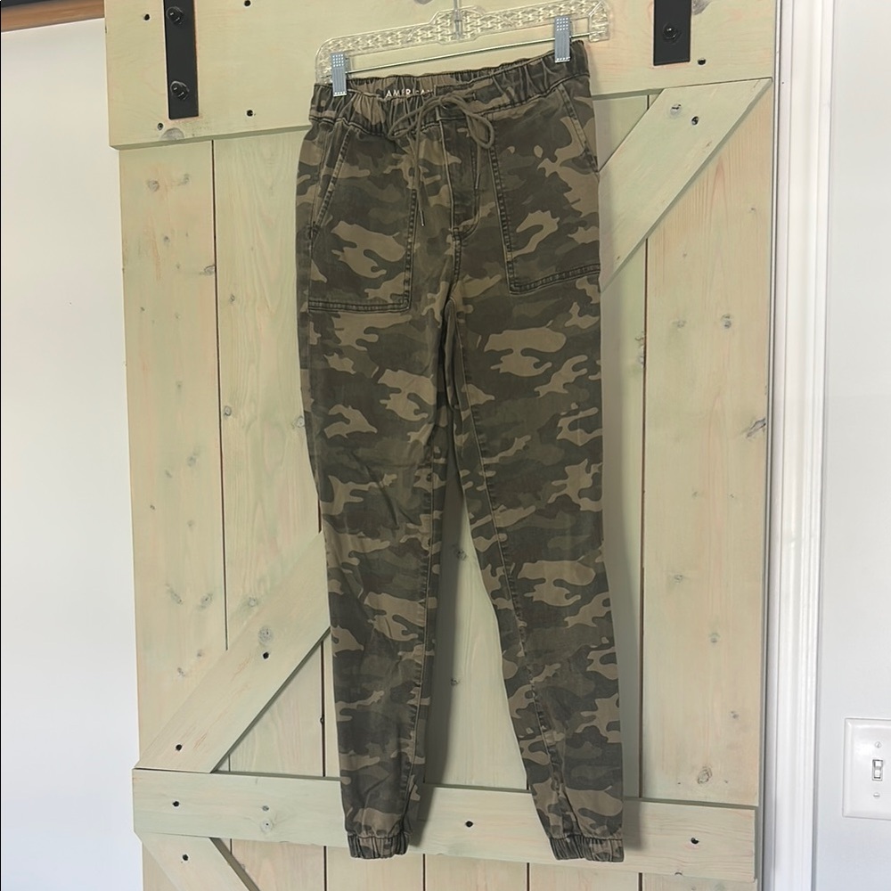 American Eagle Outfitters Green Camo Joggers Relaxed Fit